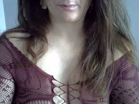 Een vrijgezelle spannende milf die van avontuurtjes en fantasietjes houdt. Om te delen of om de jouwe te horen.