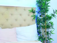 I keep a little mystery with the mask, but I’m very open when it comes to conversation.
Come say hi, get to know me, and let’s enjoy some fun moments together