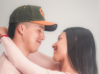 camcouple masturbating with sextoy RickyAndKathe