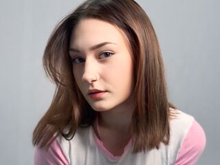camslut topless AlbertRuzbasan