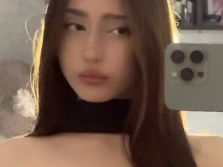 Kinky webcam BellaJersiquins