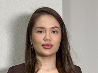 naughty camgirl masturbating with dildo CammieLosecco