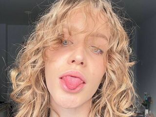 camslut masturbating DaniaGanis