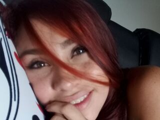 camgirl playing with sex toy DanielaConnor