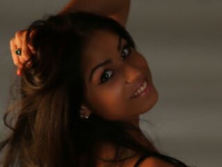 camgirl playing with sextoy DeilaDinzi