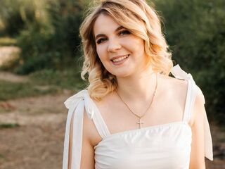 shaved pussy cam DemetriceAkpan