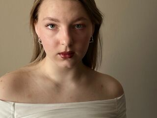 camgirl showing tits DianaGigantino