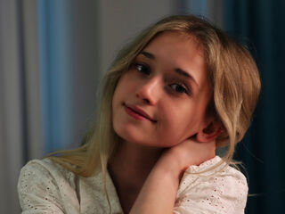cam girl showing tits DorisCounsell