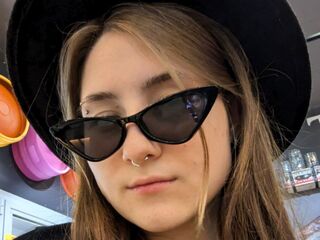 beautiful girl cam EasterCaris