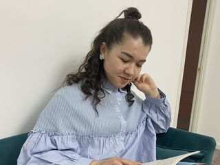 streaming live webcam EllyJames