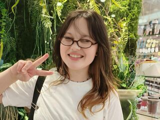 naughty camgirl masturbating with vibrator FayLawley