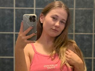 girl showing tits GlossyMonica