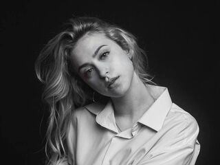erotic webcam GwynethHibbits