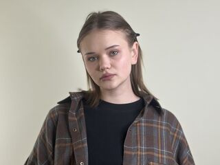 naughty camgirl masturbating with vibrator HeikeGraciano