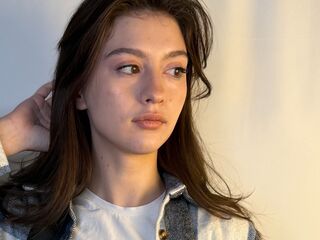 camslut showing tits HermilaKegerries