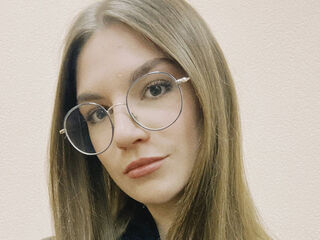 camgirl playing with vibrator KaraTribley