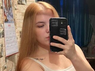 camslut webcam video KarrieAnesi