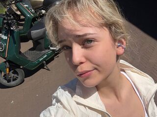 naked girl with webcam masturbating with sextoy KeilaTouchton