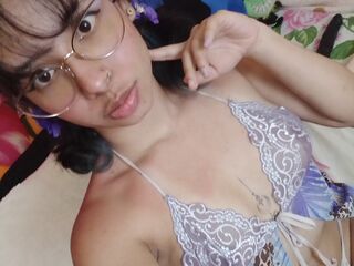 extreme webcam video KiaraLeono