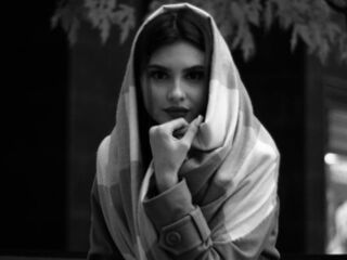 camgirl playing with sextoy KylaSieradski