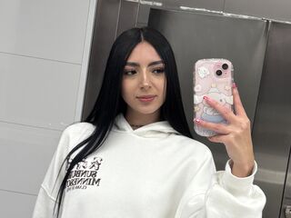 camslut showing tits LauraMeeth
