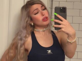 naked cam live LauraTate