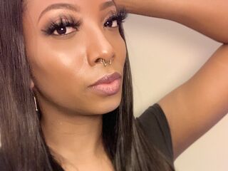 naked webcamgirl LaylaAriana