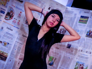 naked camgirl LayraNoir