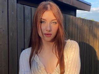 cam girl masturbating with vibrator LeeannaDimattia