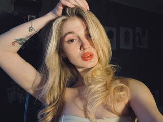 camslut fingering shaved pussy LilithTreasure