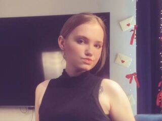 cam slut picture LoraKen