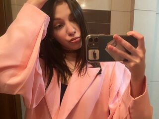 fingering girl cam LucileVerlin