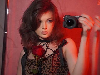 topless cam girl LunaBruna