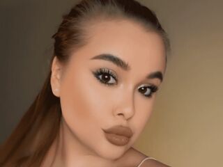 camwhore fingering pussy MaeWilkins