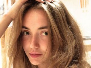 fingering webcamgirl MargotMcerlean