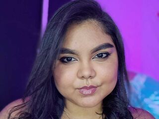 camgirl masturbating with dildo MariZafiro