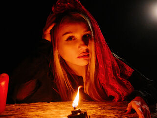 hot camslut MiaEllien