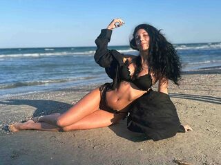 live strip tease show MiaLunnah