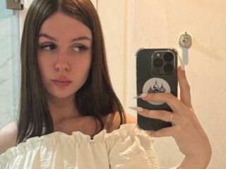 webcam strip tease show MiaRioti