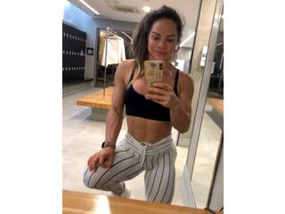 adult cam show MiaRomana