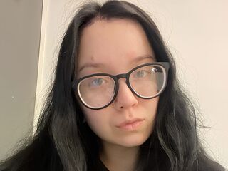 camgirl playing with dildo MiaWallees