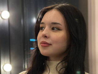 naked camgirl picture MikiPellon