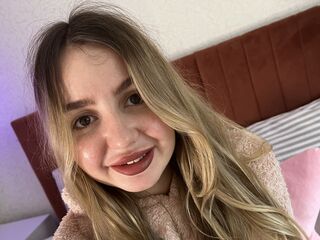 naked girl with webcam masturbating with dildo MilaLa