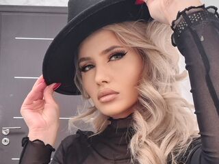 chat livesex MoniqueSin