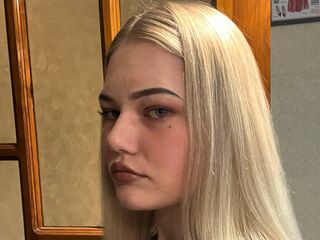 cam girl masturbating with vibrator NicolynMoore