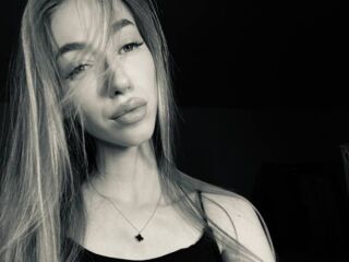 chatroom cam NikkiTenerovich