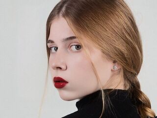 camgirl playing with sextoy NormaCroston
