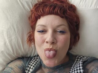 camgirl shaving pussy PoppyKryze