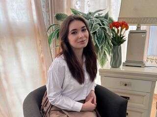 camgirl masturbating with sex toy QueenieHails