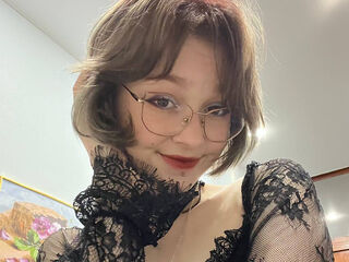 camslut fingering shaved pussy RosioCammon